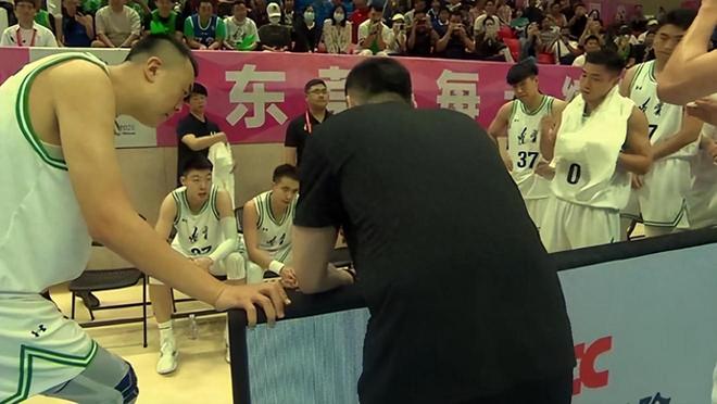 拿600萬頂薪，得1分+6失誤，球迷：這手感半決賽打廣東危險瞭