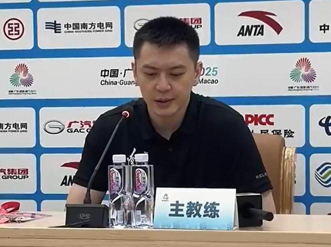 楊鳴：我們是平均年齡最大的球隊，廣東隊占據(jù)天時地利人和